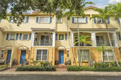 3172 N Greenleaf Cir, Boynton Beach, FL 33426