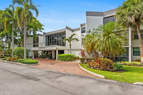 16401 Golf Club Rd #211, Weston, FL 33326