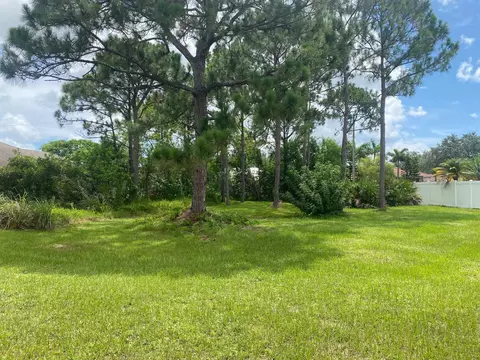 5522 NW Cordrey St, Port St Lucie, FL 34986