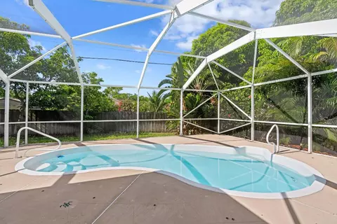 1042 SW Janette Ave, Port Saint Lucie, FL 34953