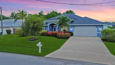 5927 NW Favian Ave, Port Saint Lucie, FL 34986