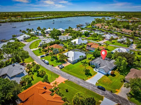 1104 SE Strathmore Dr, Port Saint Lucie, FL 34952