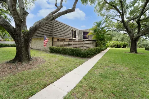 505 5th Ter, Palm Beach Gardens, FL 33418