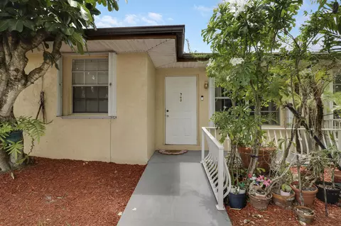 968 Sumter Rd W, West Palm Beach, FL 33415