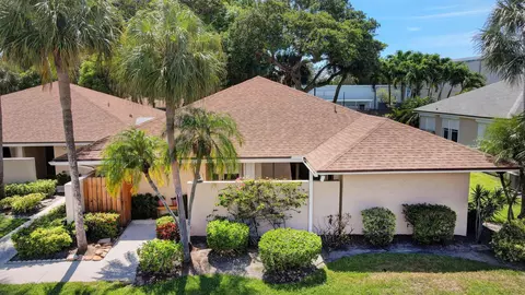 23 S Lakeshore Dr, Hypoluxo, FL 33462