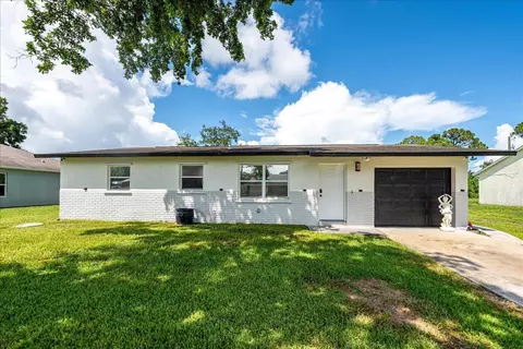 673 NE Horizon Ln, Port Saint Lucie, FL 34983