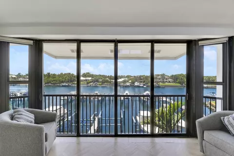 543 Bay Colony Dr N #SLIP 8, Juno Beach, FL 33408