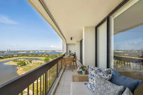 2000 Presidential Way #1702, West Palm Beach, FL 33401