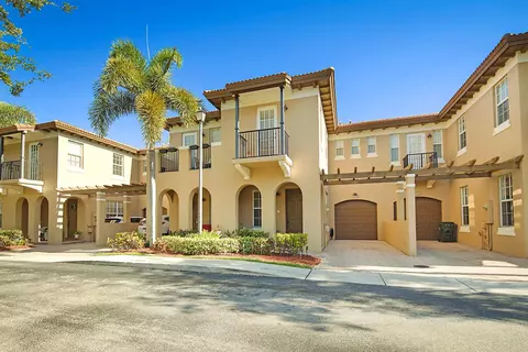 6964 Julia Gardens Dr, Coconut Creek, FL 33073