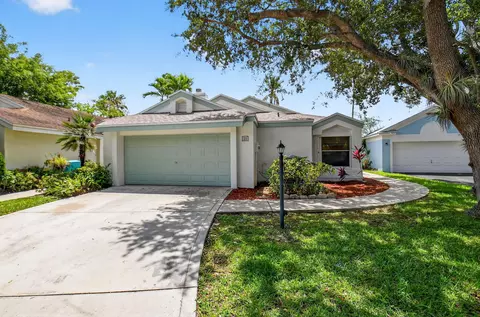 21 Swallow Dr, Boynton Beach, FL 33436