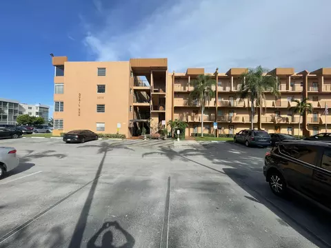 3050 Sunrise Lakes Dr E #123, Sunrise, FL 33322