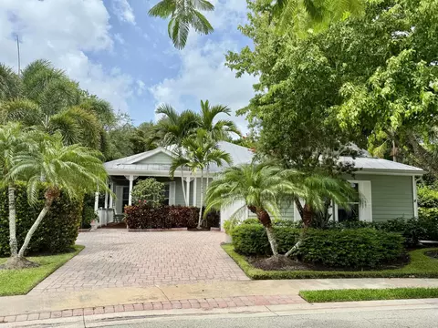 404 NE Ginger Lily Pl, Port Saint Lucie, FL 34983