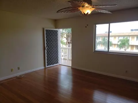 700 Village Green Ct #303, Palm Springs, FL 33461