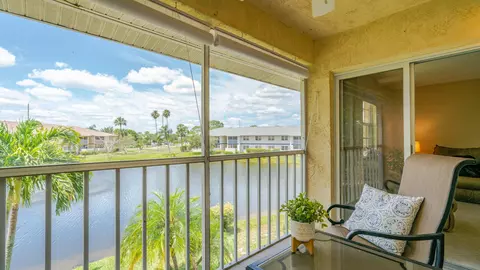 1563 SE Royal Green Cir #B-204, Port Saint Lucie, FL 34952