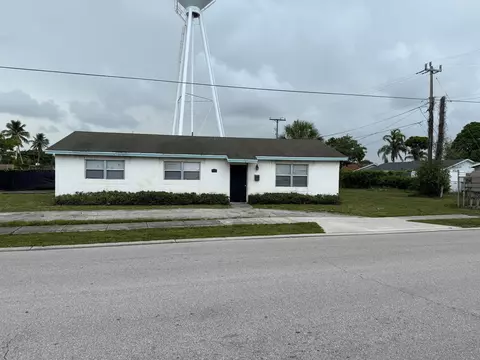 5713 Candlewood St, Mangonia Park, FL 33407