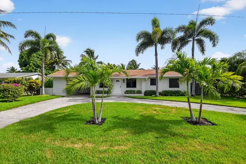 143 SE 27th Way, Boynton Beach, FL 33435