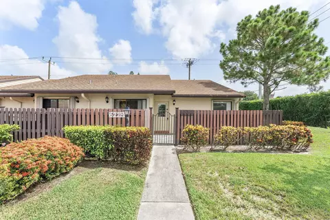 622 Sea Pine Way #H, Greenacres, FL 33415