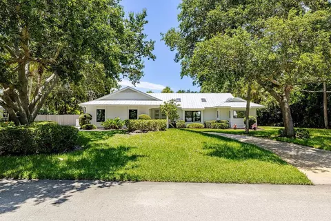 2160 Seagrape Dr, Vero Beach, FL 32963