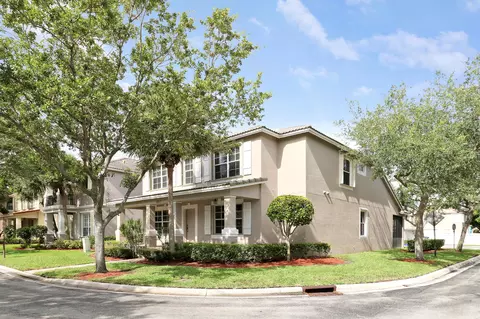 8217 Calterra Dr, Palm Beach Gardens, FL 33418