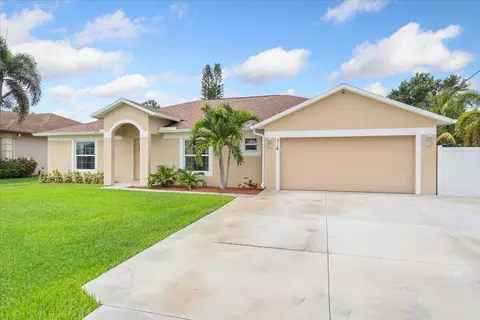 516 SW Crawfish Dr, Port Saint Lucie, FL 34953