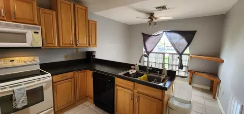 2557 SE Lyman Cir, Port Saint Lucie, FL 34952