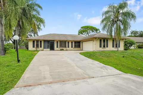 201 SE Volkerts Ter, Port Saint Lucie, FL 34983
