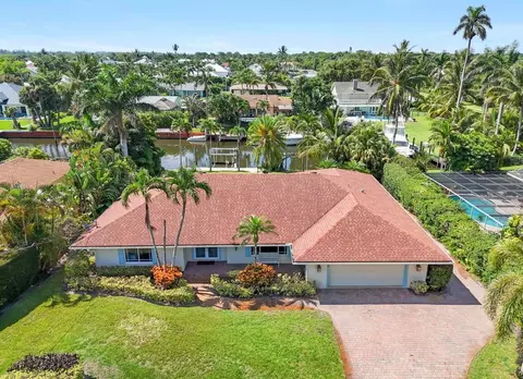 8318 SE Coconut St, Hobe Sound, FL 33455
