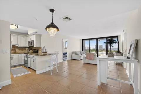 336 Golfview Rd #905, North Palm Beach, FL 33408