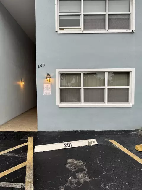 260 S Cypress #105, Pompano Beach, FL 33060