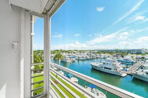 29 Yacht Clb #404, North Palm Beach, FL 33408