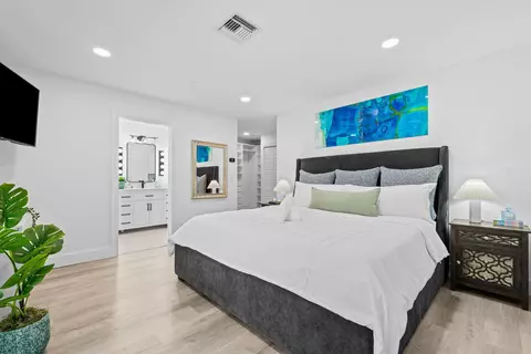 Bedroom - 581 SE 5th Ave, Pompano Beach, FL 33060 photo 1 of 12