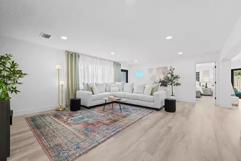 Living - 581 SE 5th Ave, Pompano Beach, FL 33060 photo 2 of 3