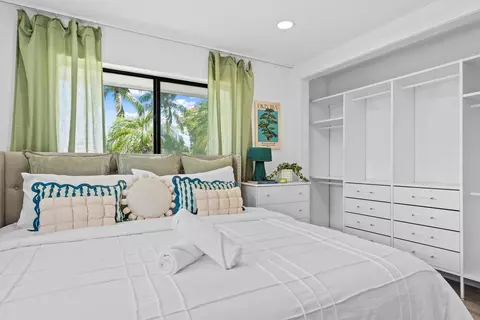 Bedroom - 581 SE 5th Ave, Pompano Beach, FL 33060 photo 9 of 12