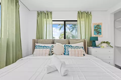Bedroom - 581 SE 5th Ave, Pompano Beach, FL 33060 photo 8 of 12