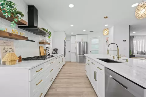 Kitchen - 581 SE 5th Ave, Pompano Beach, FL 33060 photo 3 of 4