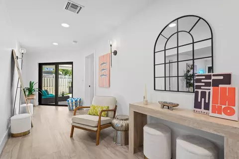 Entry Way - 581 SE 5th Ave, Pompano Beach, FL 33060 photo 2 of 3