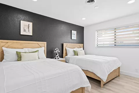 Bedroom - 581 SE 5th Ave, Pompano Beach, FL 33060 photo 6 of 12