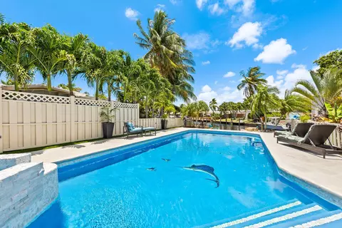 Exterior - 581 SE 5th Ave, Pompano Beach, FL 33060 photo 2 of 7