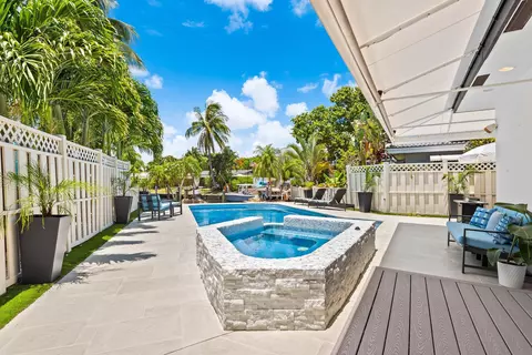 Exterior - 581 SE 5th Ave, Pompano Beach, FL 33060 photo 4 of 7