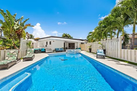 Exterior - 581 SE 5th Ave, Pompano Beach, FL 33060 photo 6 of 7