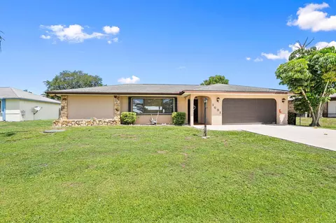 1691 SE Mistletoe St, Port Saint Lucie, FL 34983