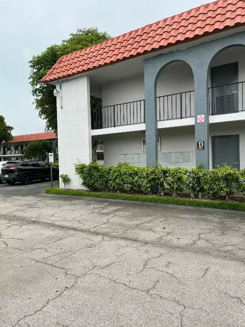 1961 W Woolbright Rd #D103, Boynton Beach, FL 33426