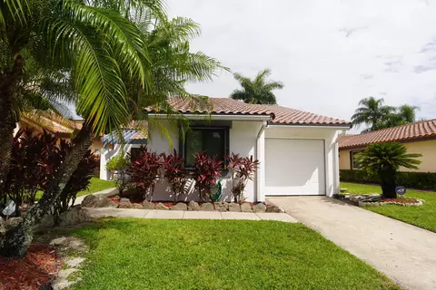 6369 Lantana Pines Dr, Lake Worth, FL 33462
