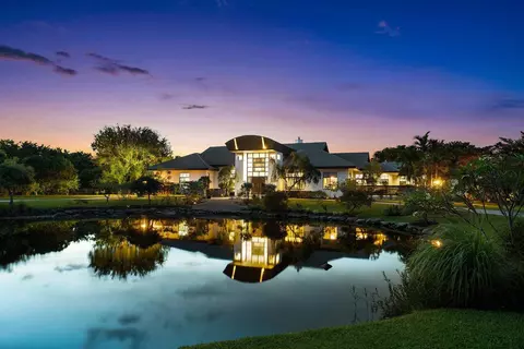 8549 Surrey Ln, Boca Raton, FL 33496