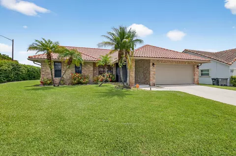 10081 Canoe Brook Cir, Boca Raton, FL 33498