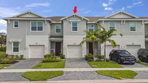 209 SE Woodbark St, Port Saint Lucie, FL 34984