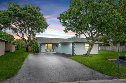 8864 NW 76 Pl, Tamarac, FL 33321