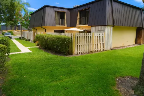 2407 Waterside Dr, Lake Worth, FL 33461
