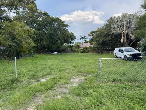 147 Ave N, Loxahatchee Groves, FL 33470