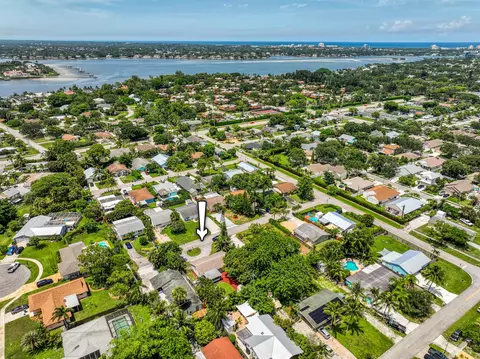 1010 Comanche St, Jupiter, FL 33458